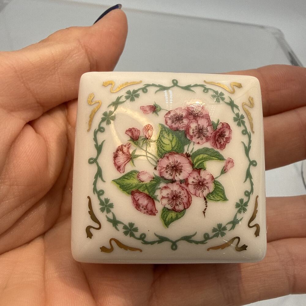 DAR 1981 Limoges Flowers of Colonial America Porcelain 2" Box CHERRY BLOSSOM